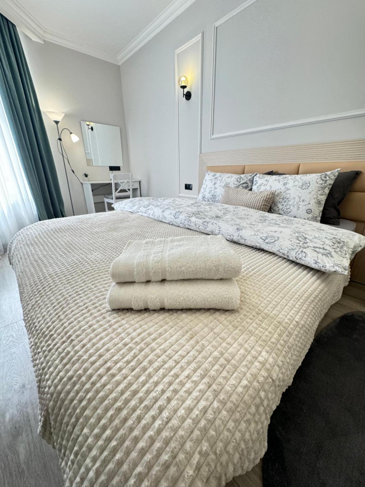 Two Bedroom Apartment In The Center, With Parking, Address Avram Iancu 32 Кишинів Екстер'єр фото
