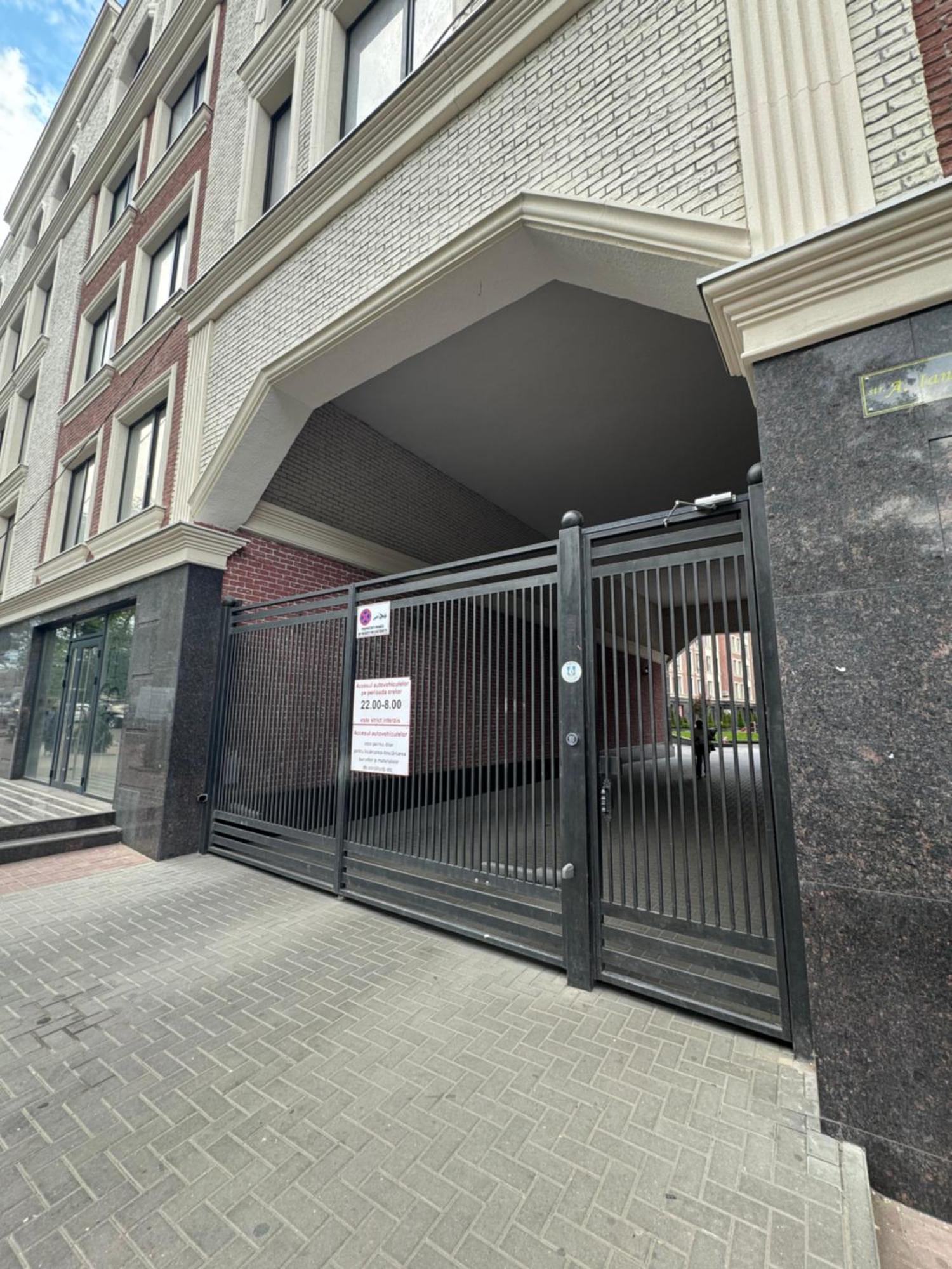 Two Bedroom Apartment In The Center, With Parking, Address Avram Iancu 32 Кишинів Екстер'єр фото
