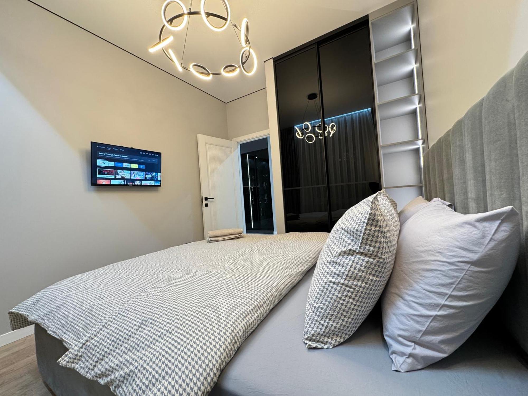 Two Bedroom Apartment In The Center, With Parking, Address Avram Iancu 32 Кишинів Екстер'єр фото